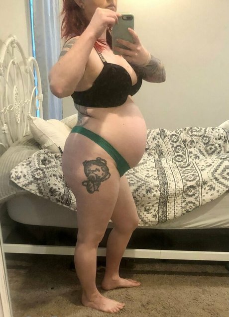 Foto di nudo di fuga di OnlyFans di Preggosauruspeach