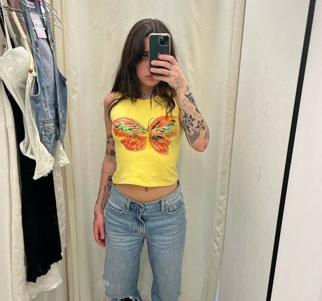 Foto di nudo di fuga di OnlyFans di Bea Miller