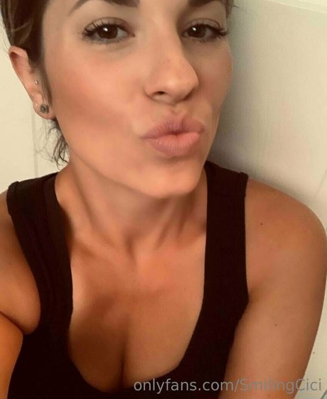 Foto di nudo di fuga di OnlyFans di Smilingcici