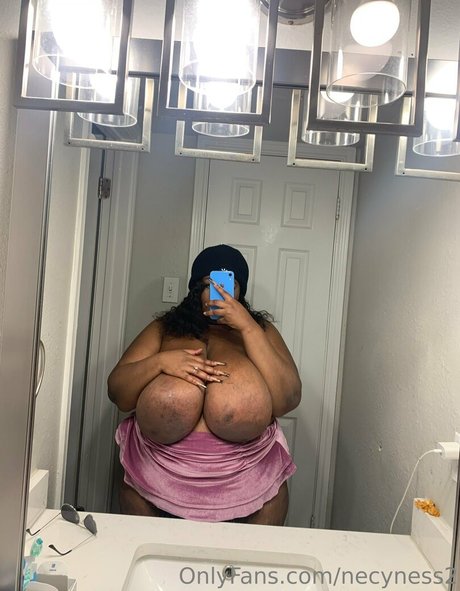 Foto di nudo di fuga di OnlyFans di Necyness2