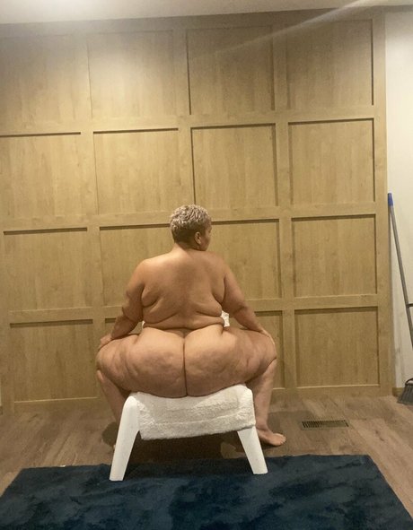 Foto di nudo di fuga di OnlyFans di Redthunderthighz
