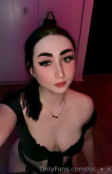Foto di nudo di fuga di OnlyFans di Nicxx