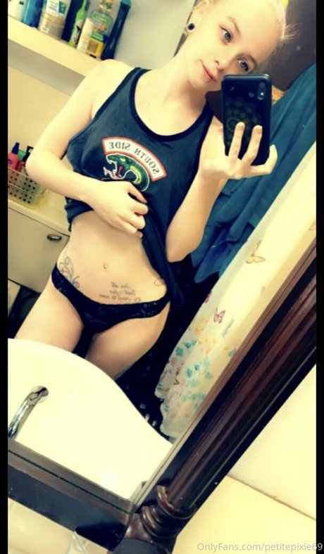 Foto di nudo di fuga di OnlyFans di Petitepixie69