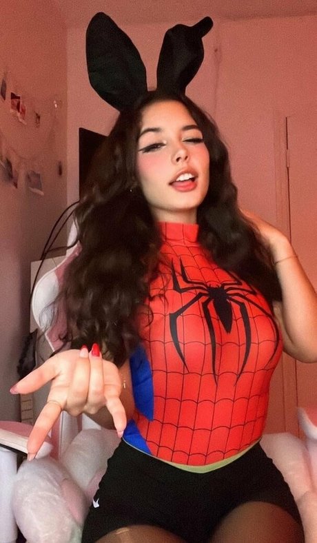 Foto di nudo di fuga di OnlyFans di Alee Babe