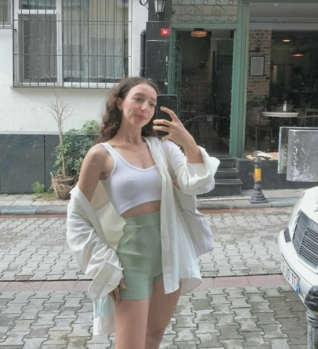 Foto di nudo di fuga di OnlyFans di Meltem Koc
