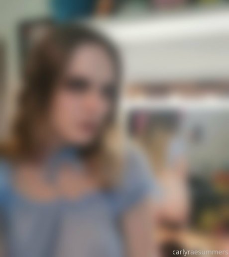 Foto di nudo di fuga di OnlyFans di Carlyraesummers