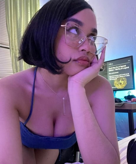 Foto di nudo di fuga di OnlyFans di Itsqueennovaa