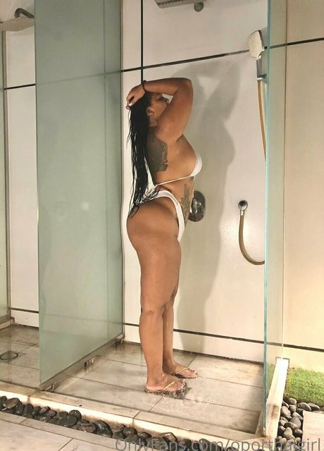Foto di nudo di fuga di OnlyFans di Oporthaigirl