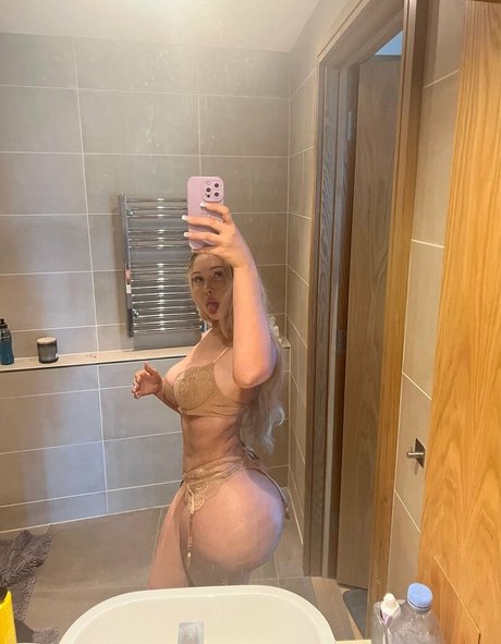 Foto di nudo di fuga di OnlyFans di Bootybyshel