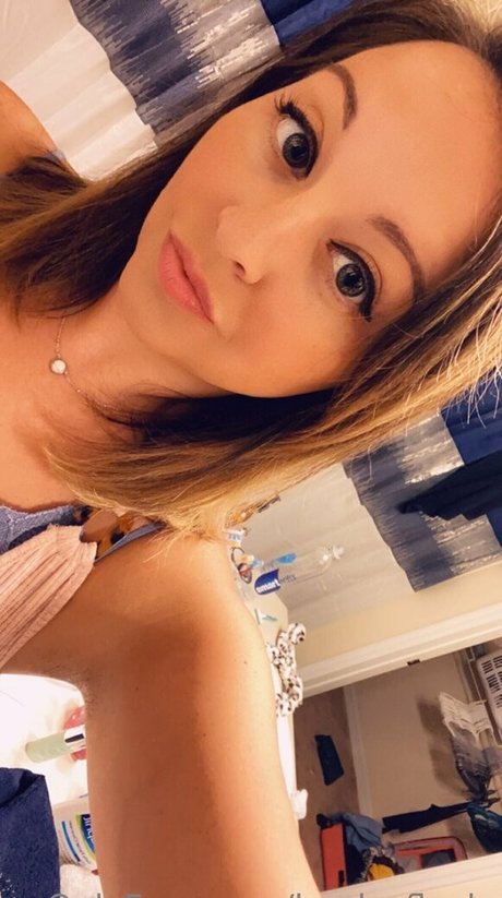 Foto di nudo di fuga di OnlyFans di Loadsoflayla