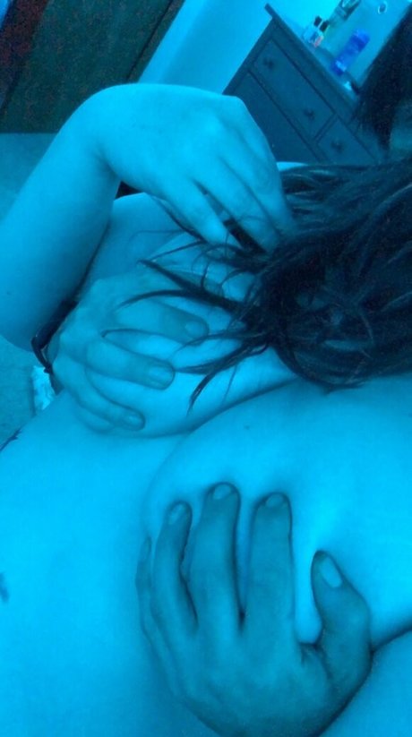 Foto di nudo di fuga di OnlyFans di Violetxvixxen