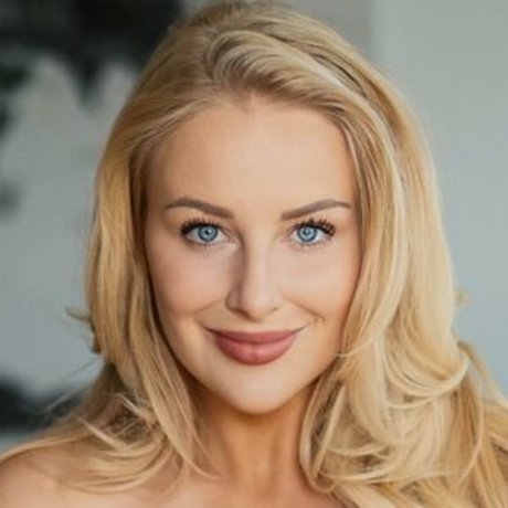 Foto di nudo di fuga di OnlyFans di Emily Schweiger