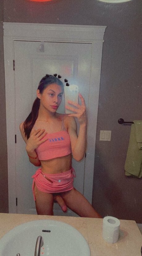 Foto di nudo di fuga di OnlyFans di Angel Adora