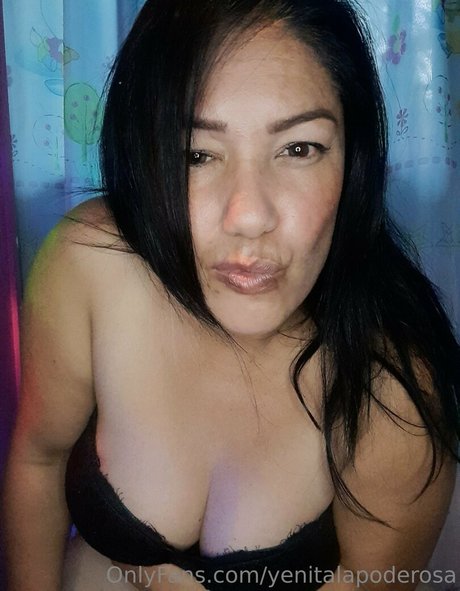 Foto di nudo di fuga di OnlyFans di Yenitalapoderosa