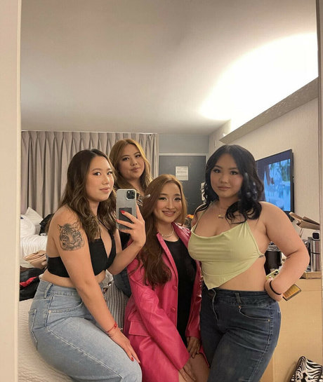 Foto di nudo di fuga di OnlyFans di Hmong