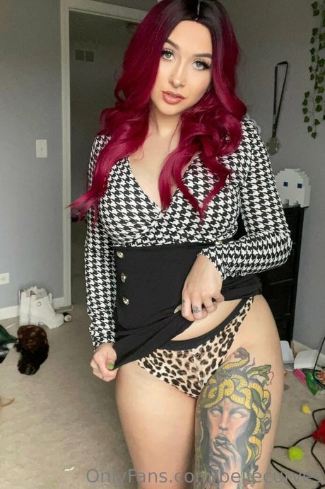 Foto di nudo di fuga di OnlyFans di Bellecurves