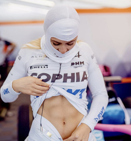 Foto di nudo di fuga di OnlyFans di Sophia Floersch
