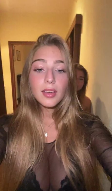 Foto di nudo di fuga di OnlyFans di Francesca Salerno