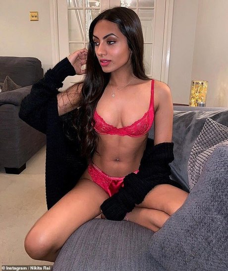 Foto di nudo di fuga di OnlyFans di Nikkirai