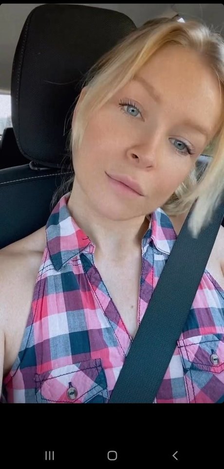 Foto di nudo di fuga di OnlyFans di Lucy Doll