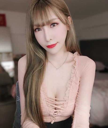 Foto di nudo di fuga di OnlyFans di Djxin