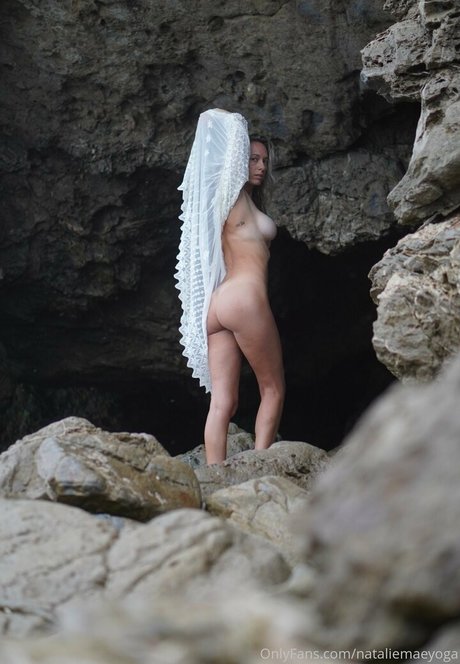 Foto di nudo di fuga di OnlyFans di Nataliemaeyoga