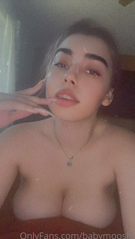 Foto di nudo di fuga di OnlyFans di Babymooshi