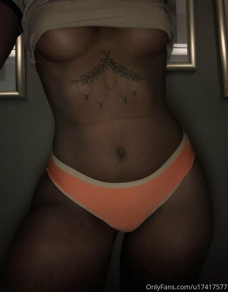 Foto di nudo di fuga di OnlyFans di Whatapeach