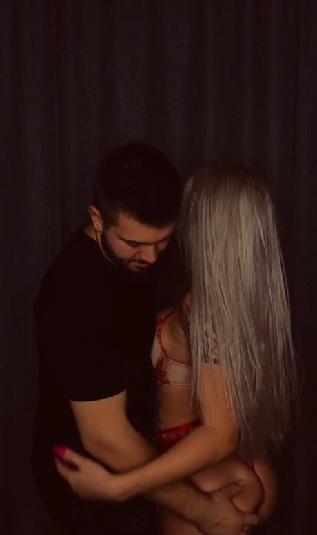 Foto di nudo di fuga di OnlyFans di Dancemalyshkaoffi