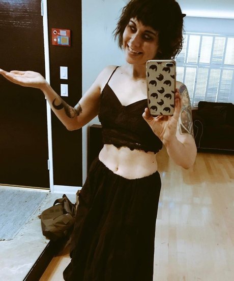 Foto di nudo di fuga di OnlyFans di Holly Conrad