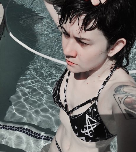 Foto di nudo di fuga di OnlyFans di Holly Conrad