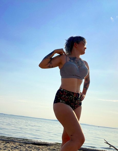 Foto di nudo di fuga di OnlyFans di Holly Conrad
