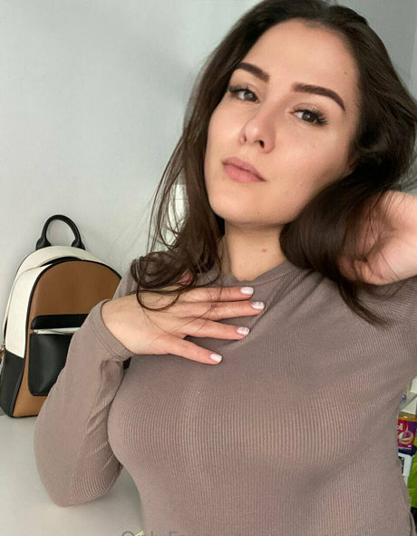 Foto di nudo di fuga di OnlyFans di Polinavolkova