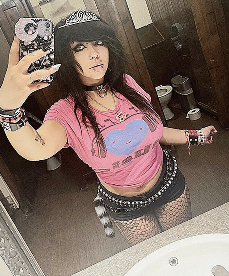 Foto di nudo di fuga di OnlyFans di Fuwafunk