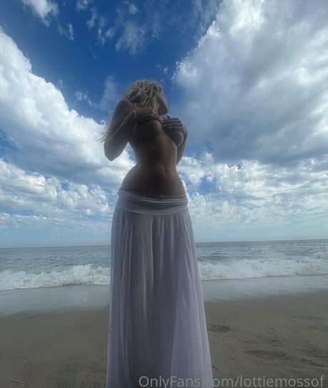 Foto di nudo di fuga di OnlyFans di Lottiemossof