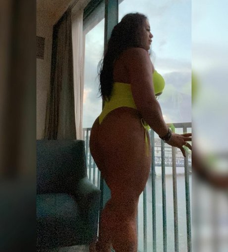 Foto di nudo di fuga di OnlyFans di Nyla Rose