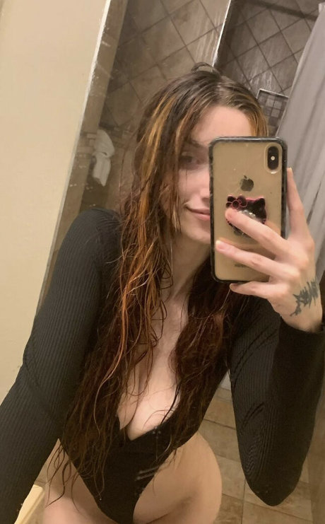 Foto di nudo di fuga di OnlyFans di Caelydavis