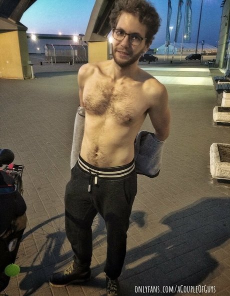 Foto di nudo di fuga di OnlyFans di Acoupleofguys