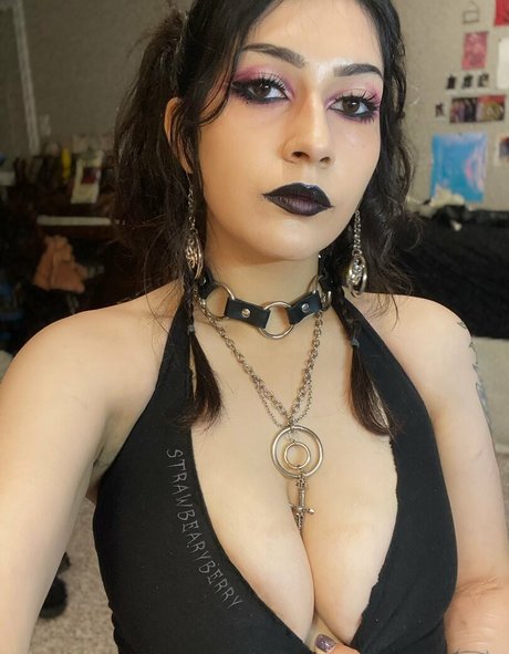 Foto di nudo di fuga di OnlyFans di Strawbearyberry