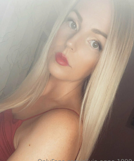 Olivia Anne 1990