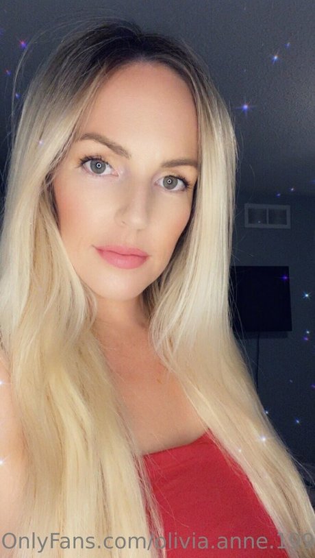 Foto di nudo di fuga di OnlyFans di Olivia Anne 1990