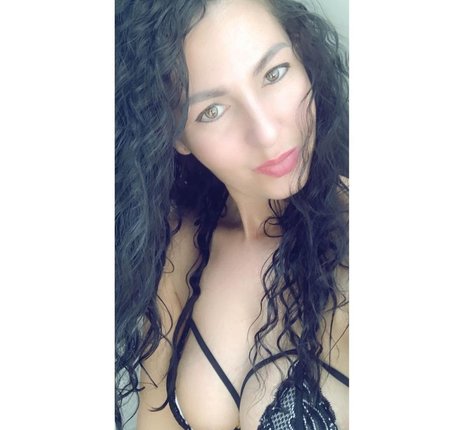 Foto di nudo di fuga di OnlyFans di Persian Princess