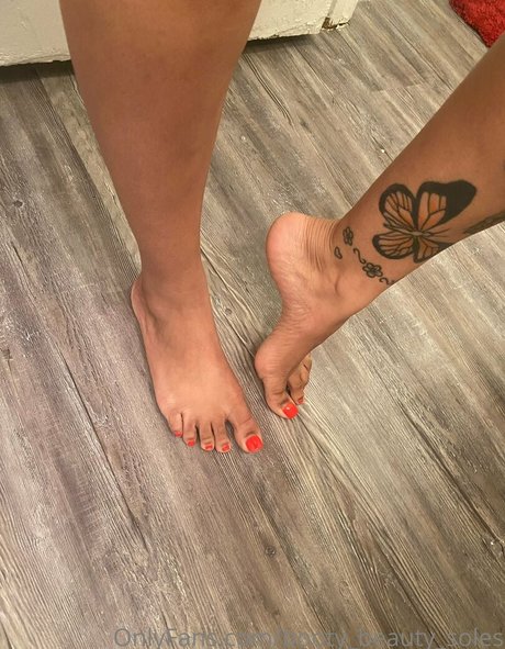 Foto di nudo di fuga di OnlyFans di Bootybeautysoles