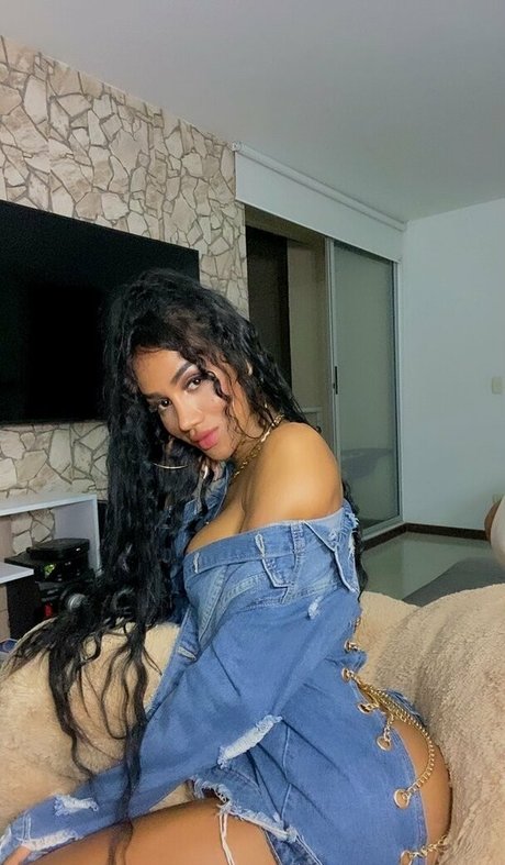 Foto di nudo di fuga di OnlyFans di Laura Saenz