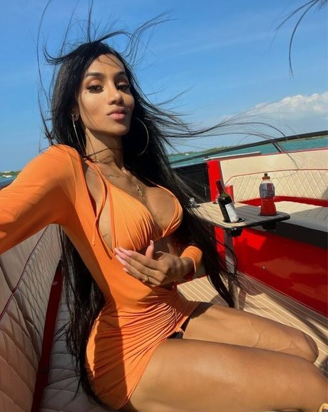Foto di nudo di fuga di OnlyFans di Laura Saenz