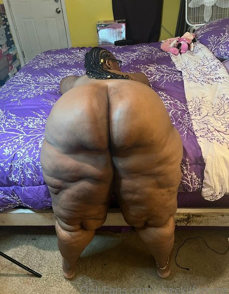 Cheekiifemme