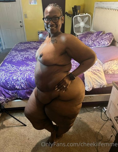 Cheekiifemme