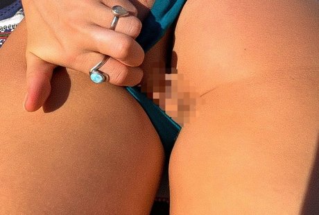 Foto di nudo di fuga di OnlyFans di Athemonnia