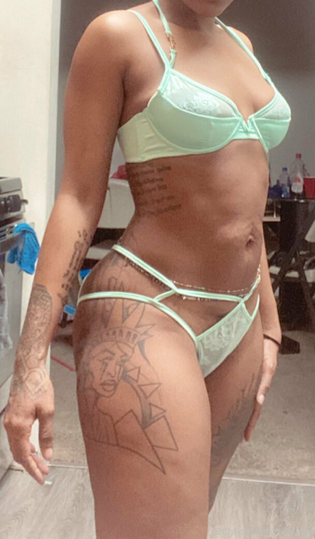 Foto di nudo di fuga di OnlyFans di Nsaneee