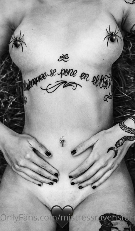 Foto di nudo di fuga di OnlyFans di Mravenstorm
